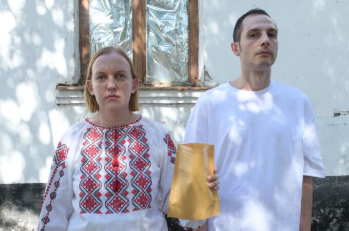 Junto a la poeta Sofía Kosenko, Omar Jerez ha realizado una performance en Odesa, bajo el título "Vyshyvanka o barbarie"