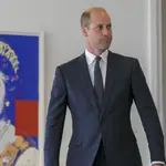 El príncipe Guillermo con el Warhol de Isabel II de Inglaterra