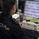 Una agente de la Policía Nacional