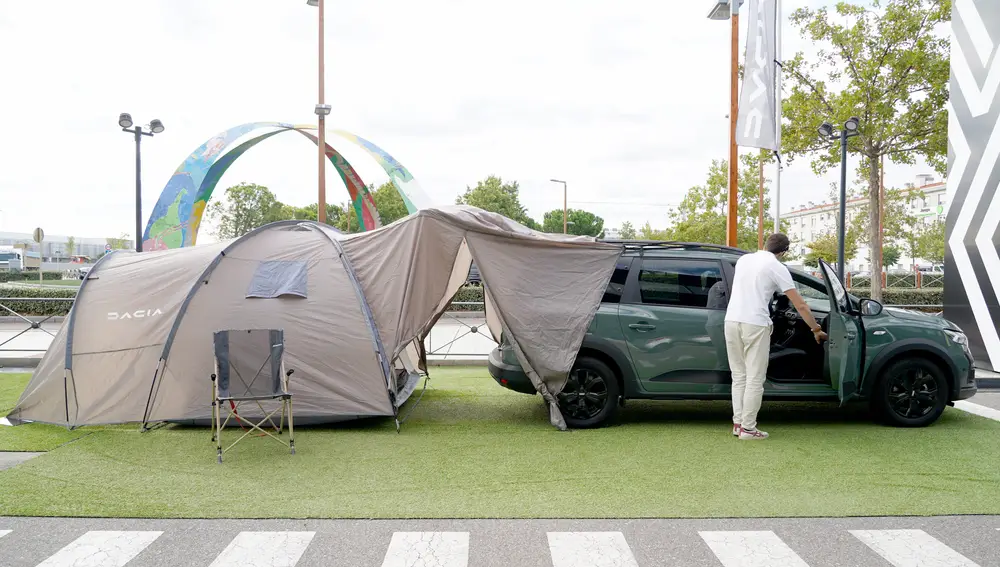 Exterior del concesionario de Dacia