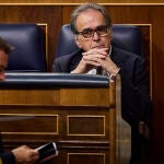 El ministro de Universidades Joan Subirats antes del comienzo del pleno celebrado este jueves en el Congreso de los Diputados en Madrid. La nueva ley del sistema universitario pasa este jueves el primer examen en el Congreso con la votación de las enmiendas de totalidad del PP, Vox y Junts, que entienden que la norma remitida por el Gobierno no ofrece una financiación adecuada y no dibuja el modelo de educación superior que necesita el país