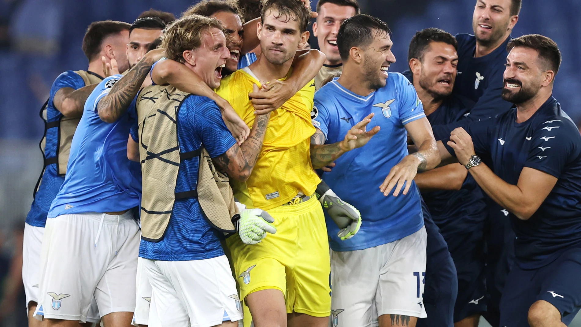 Rome (Italy), 19/09/2023.- Ivan Provedel goalkeeper of Lazio celebrates after scoring the 1-1 goal at the last minute of the UEFA Champions League, Group E soccer match between SS Lazio and Atletico Madrid, in Rome, Italy, 19 September 2023. (Liga de Campeones, Italia, Roma) EFE/EPA/FEDERICO PROIETTI 