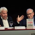 Alfonso Guerra presenta su libro 'La rosa y las espinas: El hombre detrás del político'