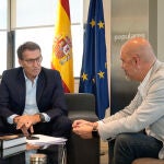 El presidente del Partido Popular, Alberto Núñez Feijóo, se reúne con el secretario general CCOO, Unai Sordo