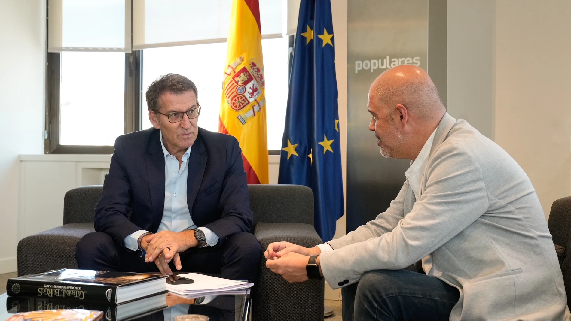 MADRID, 20/09/2023.- El presidente del Partido Popular, Alberto Núñez Feijóo (i), se reúne con el secretario general CCOO, Unai Sordo (d), este miércoles en Madrid. EFE/Partido Popular/ Tarek SOLO USO EDITORIAL/ SOLO USO PERMITIDO PARA ILUSTRAR LA NOTICIA QUE ACOMPAÑA/ (CRÉDITO OBLIGATORIO) 
