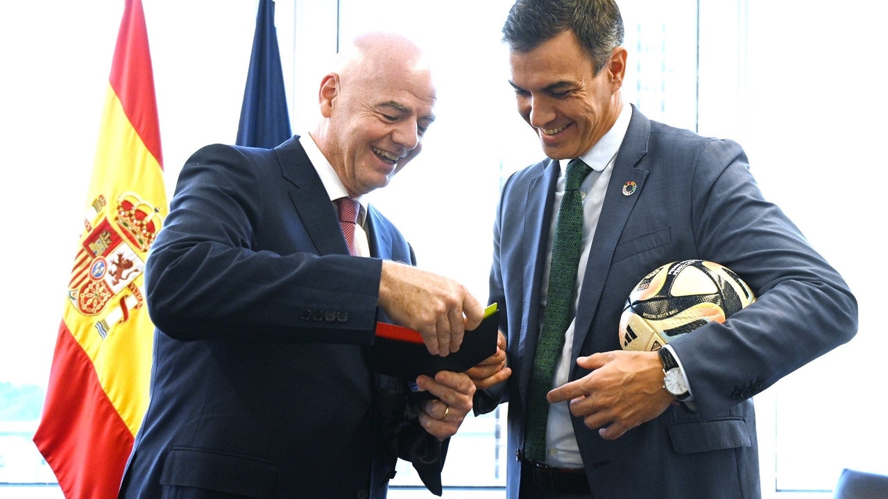 Pedro Sánchez defends before Infantino the candidacy of Spain, Portugal and Morocco for the 2030 World Cup