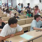 Estudiantes en el primer día de la PEvAU de julio en la Universidad de Sevilla.