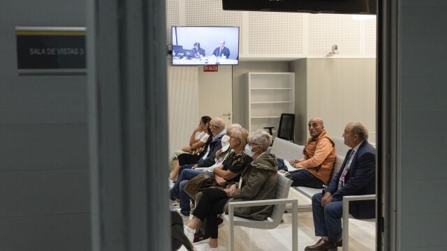 Varios miembros del clan de "los Charlines" el pasado 21 de septiembre en el juicio en la Audiencia Nacional por blanqueo de las ganancias obtenidas del narcotráfico en Galicia desde 2003 a 2010