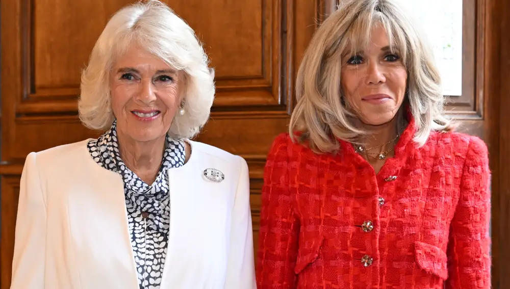 French President's wife Brigitte Macron and Britain's Queen Camilla at the National Library
