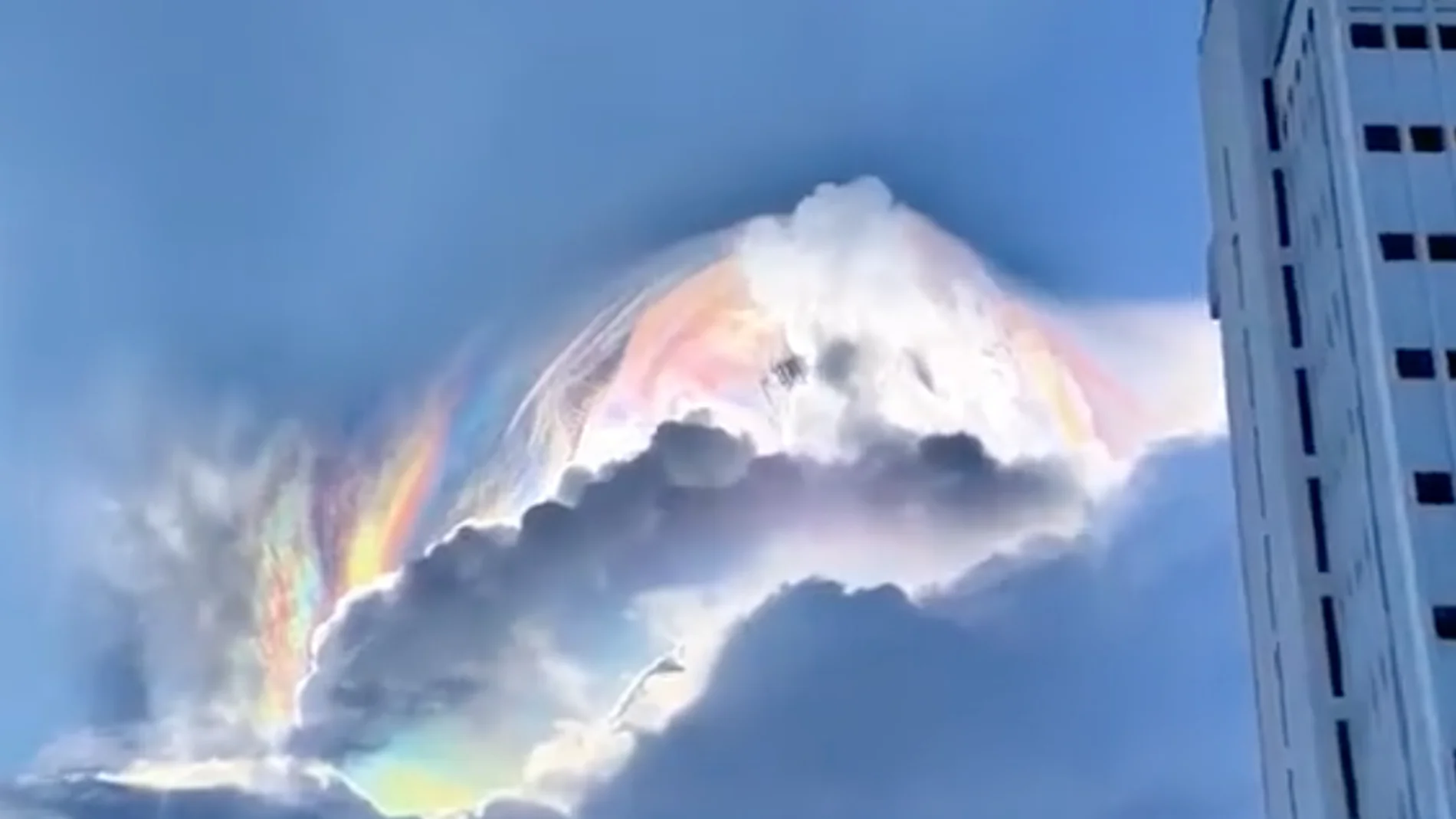 El fascinante fenómeno de las nubes iridiscentes
