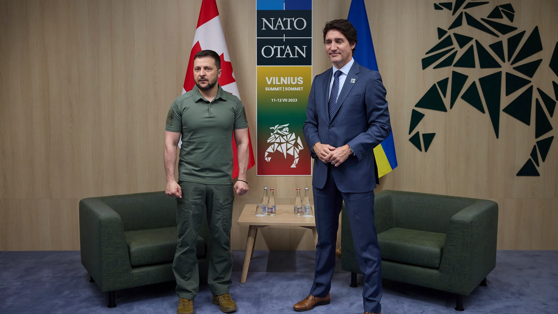July 12, 2023, Vilnius, Lithuania: Ukrainian President Volodymyr Zelenskyy, left, stands with Canadian Prime Minister Justin Trudeau, right, during a bilateral meeting on the sidelines of the NATO Summit at the Lithuanian Exhibition and Congress Center, July 12, 2023 in Vilnius, Lithuania. (Foto de ARCHIVO) 12/07/2023