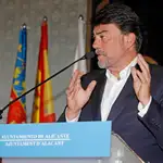 El alcalde de Alicante, Luis Barcala, ha hecho balance hoy de sus cien primeros días de gestión municipal.