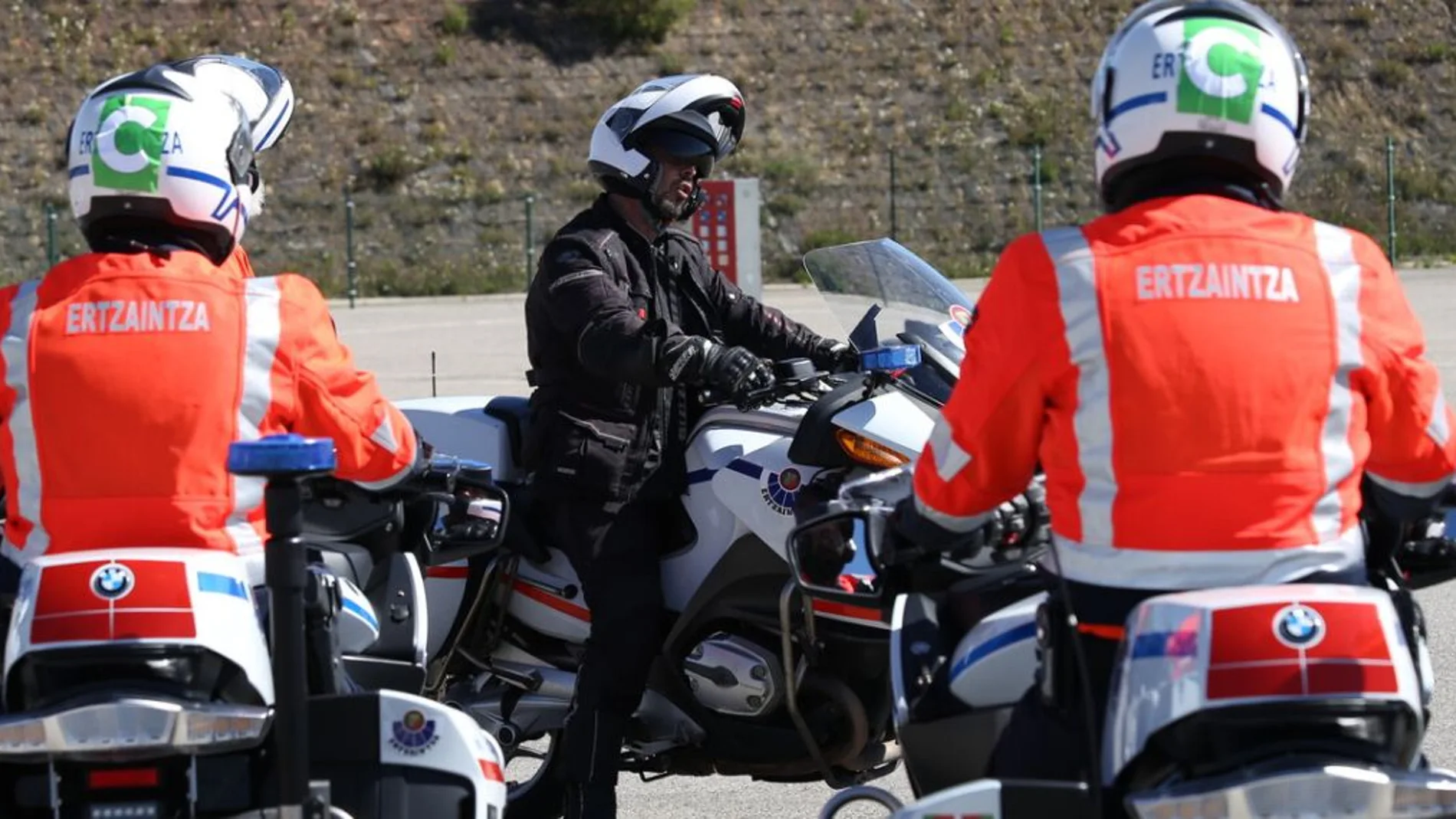 Agentes de la Ertzaintza solicitan motos menos pesadas