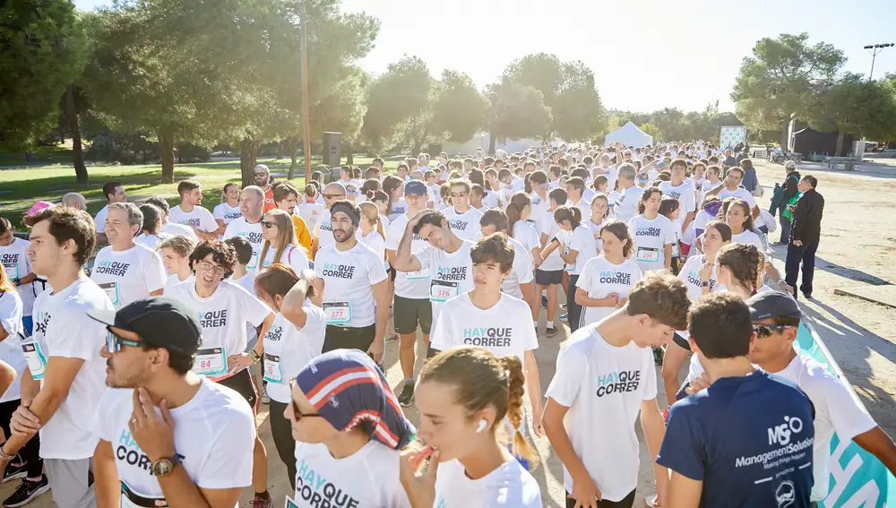 Participantes de la primera Carrera Solidaria de la Fundación CRIS contra el cáncer este sábado por la mañana en Las Rozas (Madrid)