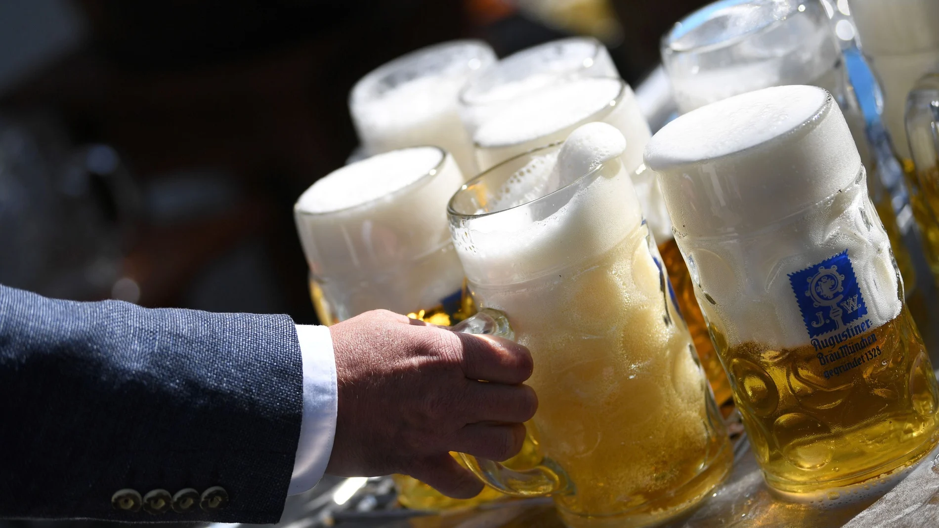 La gran protagonista, la célebre jarra de cristal de litro de una naturaleza ceremonial