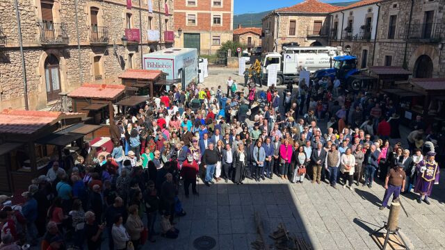 Actos del Día de la Provincia de Soria en la Plaza Mayor de Vinuesa
