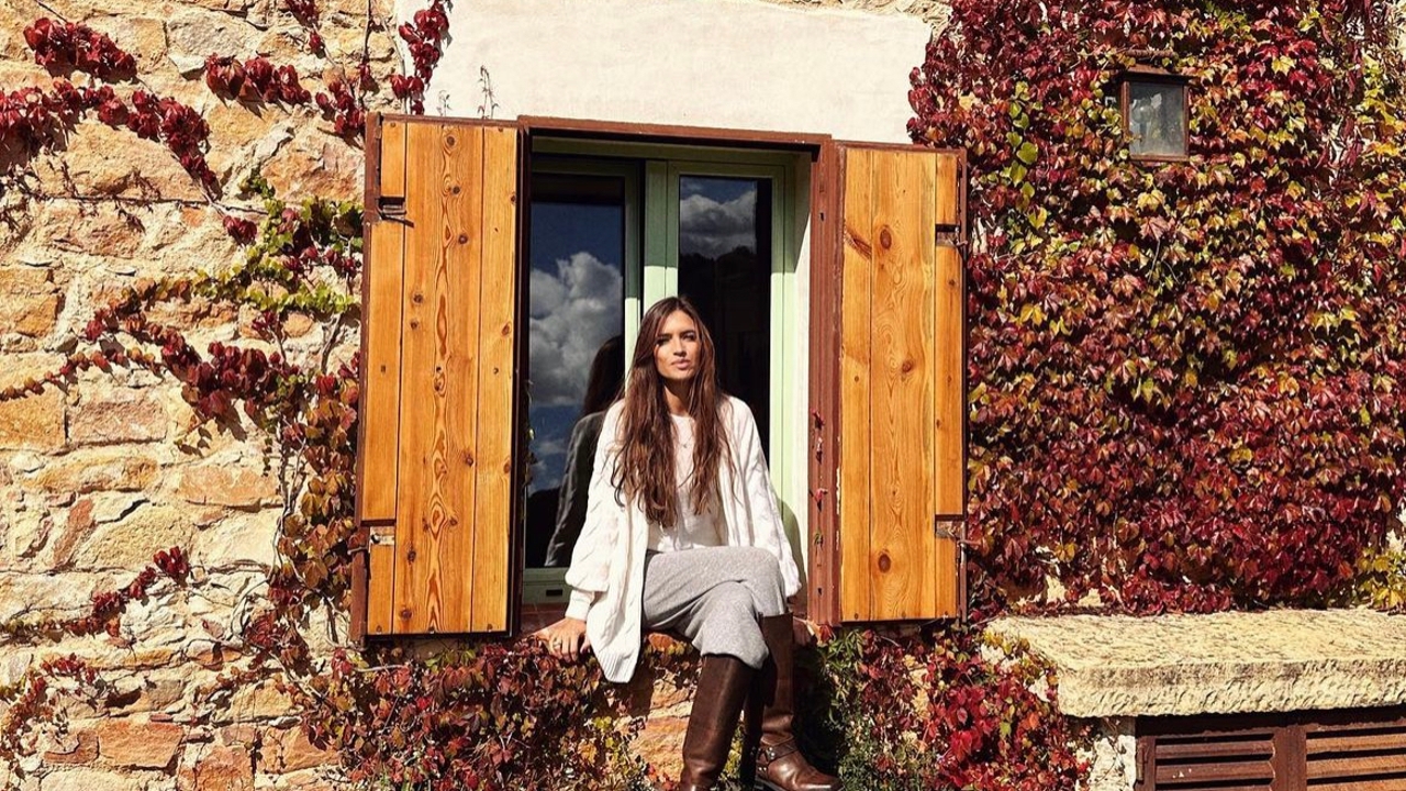 Sara Carbonero has the most ‘comfy’ look with tights, beige cardigan and high boots