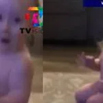 Momento en el que el bebé reacciona a su "logro"