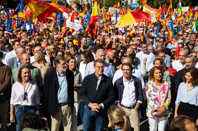Feijóo organiza todo su poder institucional, en Europa y en la calle contra Sánchez 