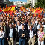 Mitin del PP contra la amnistía en Madrid, con la presencia de los ex presidentes Aznar y Rajoy apoyando a Alb