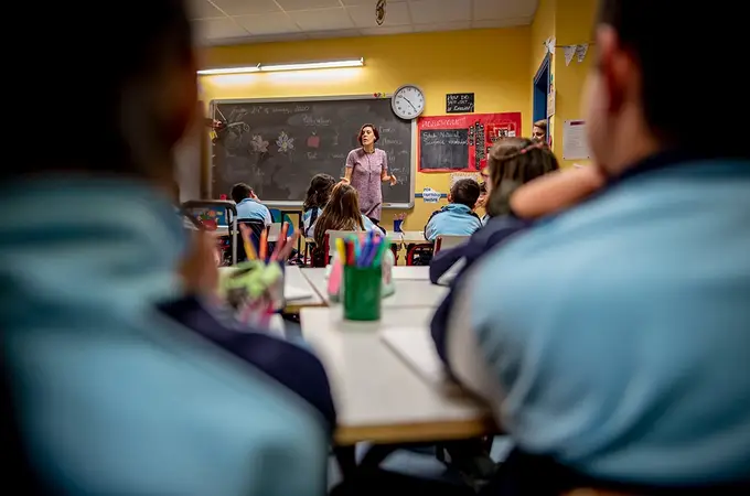 Educación se lanza a mejorar la profesión docente con mejoras salariales a los profesores
