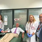 El gerente del SAS, Diego Vargas, dona sangre en Almería