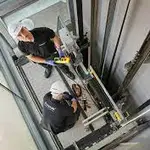 Operarios de ascensores