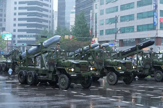 Seúl exhibe su poderío ante su vecino norcoreano con el primer gran desfile militar en 10 años