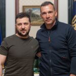  Andriy Shevchenko junto a Zelensky