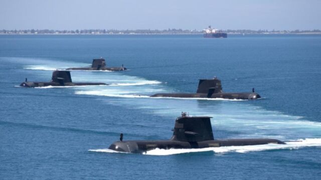 Cuatro submarinos de la armada australiana de la clase Collins