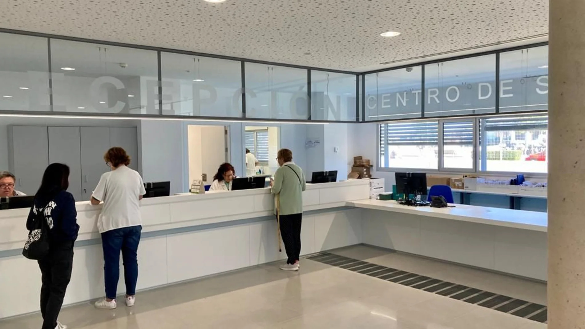 Primer día de apertura del nuevo centro de salud del barrio de El Ejido, en León