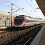 Restablecida la circulación de los trenes Huelva-Sevilla tras arrollar un Intercity al remolque de un tractor