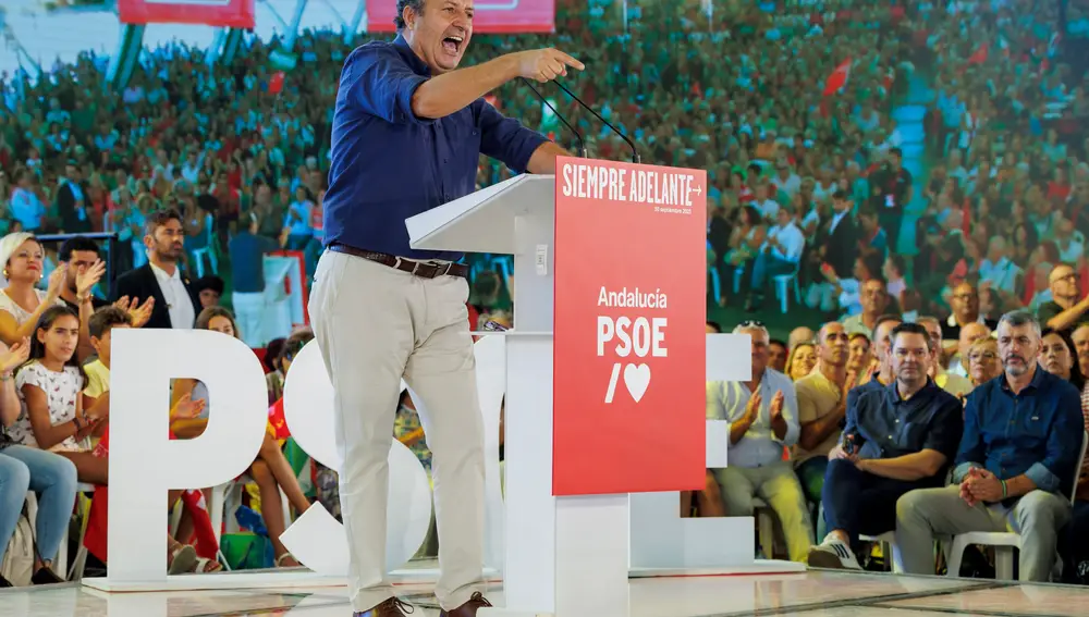 Pedro Sánchez participa en un acto del PSOE en la Rinconada