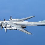 La última idea de Rusia para proteger sus bombarderos Tu-95 en la base área de Engels.
