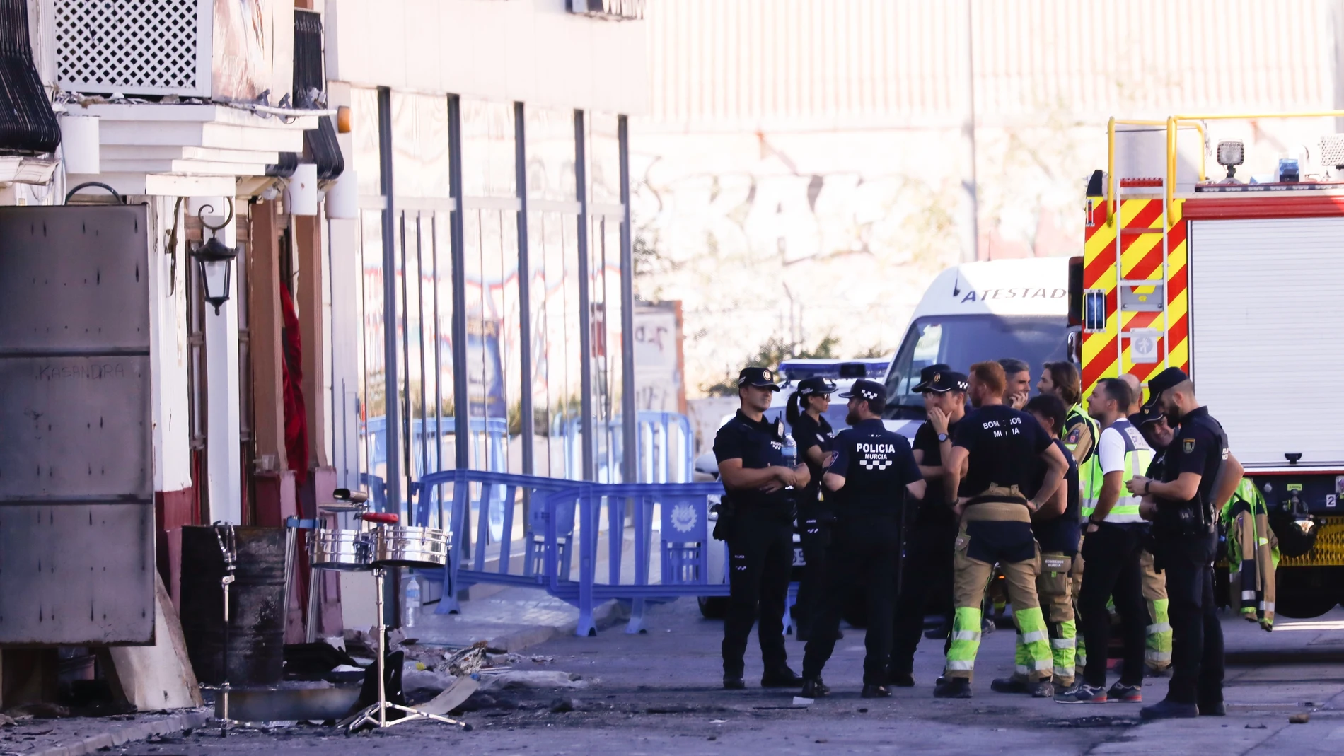 Policía Científica en las discotecas calcinadas en la zona de Atalayas de Murcia
