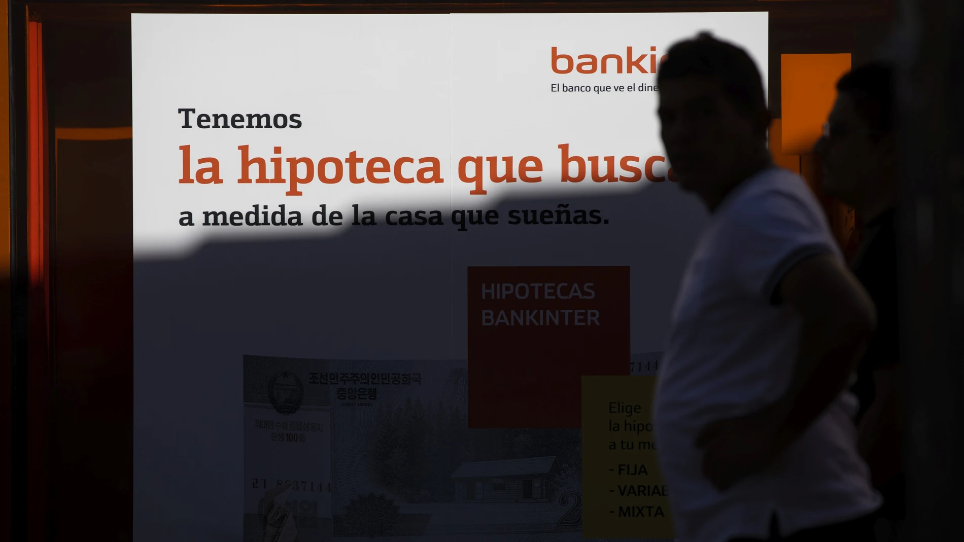 Banco anunciando su oferta en hipotecas.