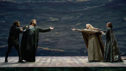 Los cantantes Stuart Skelton (Tristán) y Elisabet Strid (Isolda) en el Teatro de la Maestranza