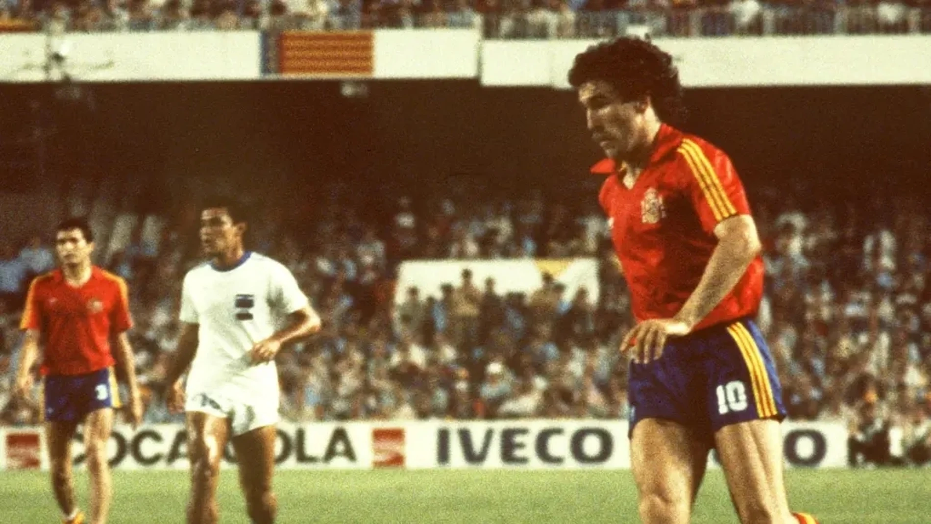 Jesús Mari Zamora conduce el balón durante el partido ante Honduras