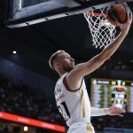 Dzanan Musa se dispone a anotar a aro pasado