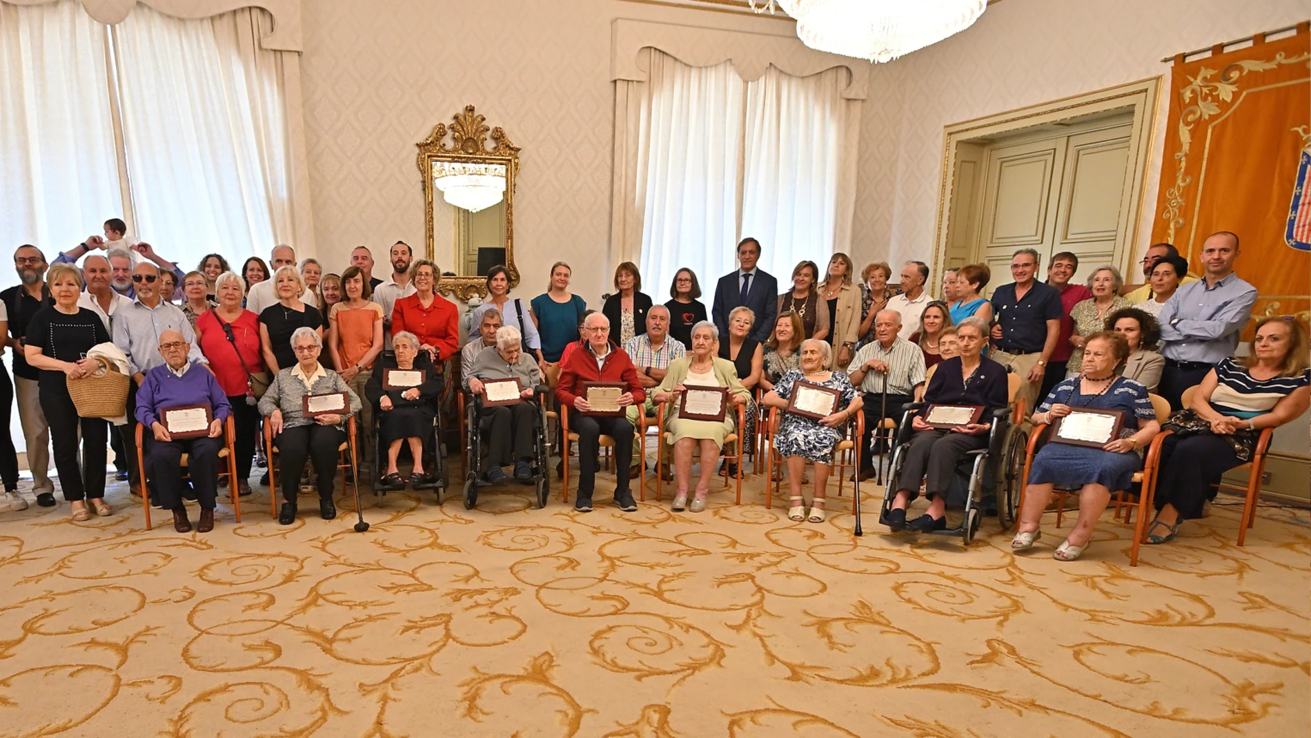 Homenaje del Ayuntamiento de Salamanca a nueve centenarios