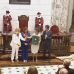 Las hermanas de Rita Barberá recogen el galardón de manos de la alcaldesa Catalá