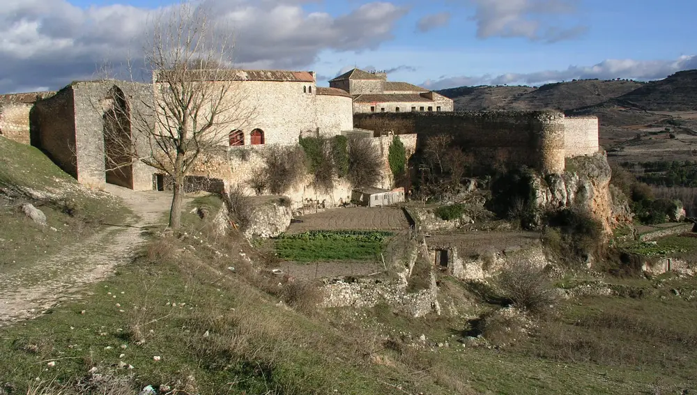 El Arco de Cozagón y sus murallas en Brihuega