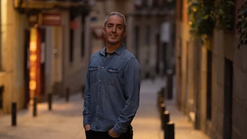 El hombre del reto de los diez años siendo turista en Madrid