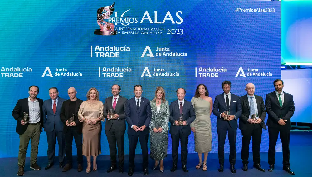 Foto de familia de la decimosexta edición de los Premios Alas