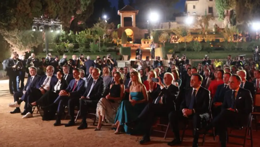 Los líderes europeos escuchan durante un concierto en la Alhambra