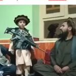 El niño "talibán", con el fusil de asalto