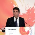 El presidente de la Generalitat valenciana, Carlos Mazón, presenta la imagen del 9 d' Octubre