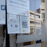 Cartel en una oficina de la DGT en Burgos