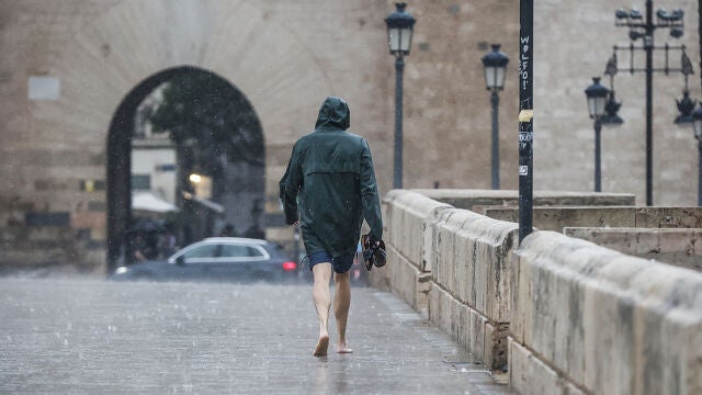 La lluvia y el descenso de las temperaturas pondrán fin al episodio de calor en el puente del Pilar