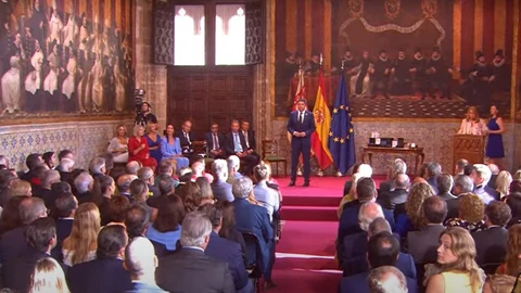 El presidente de la Generalitat, Carlos Mazón, entrega las altas distinciones de la Generalitat